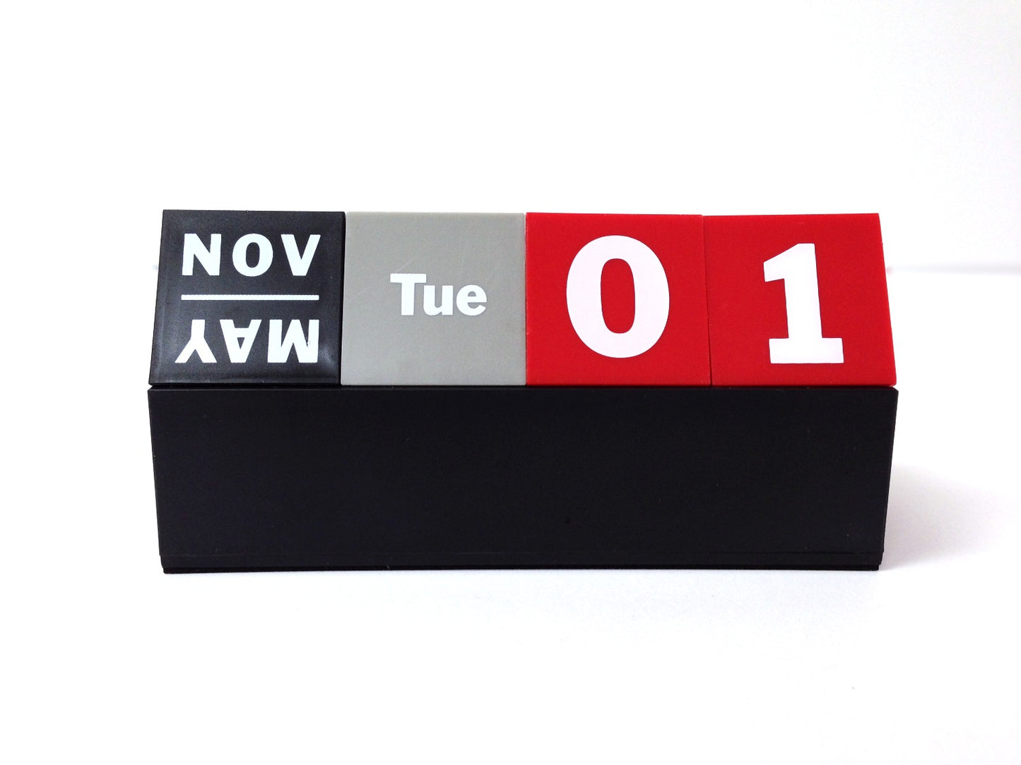 MOMA CUBES PERPETUAL CALENDAR