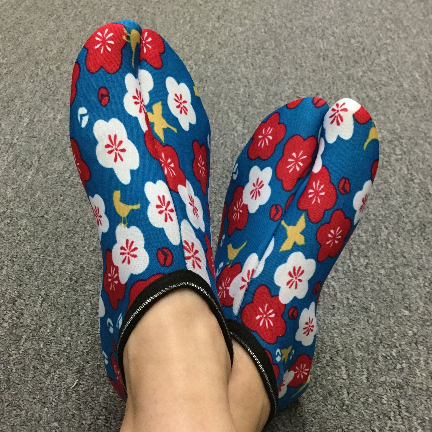 toe socks, japanese socks, fun children socks, penguin socks, party pack penguin socks, party pack children socks, party pack kids socks, party pack socks, kids knee high socks, children knee high socks, little feet warmers, party pack knee high socks for kids, party pack toes socks