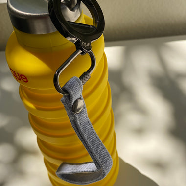 The que Collapsible Water Bottle with Key Chain