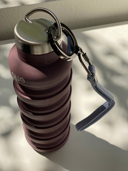 The que Collapsible Water Bottle with Key Chain